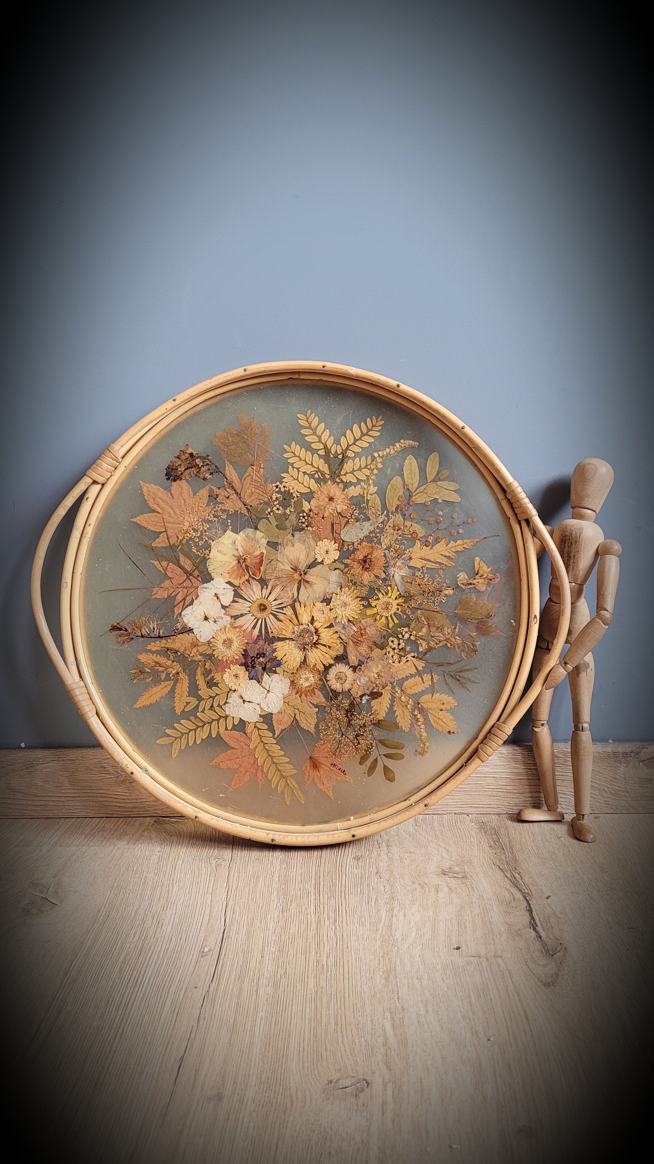 Rattan tray dried flowers