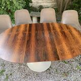 Table 70 and 4 tulip chair