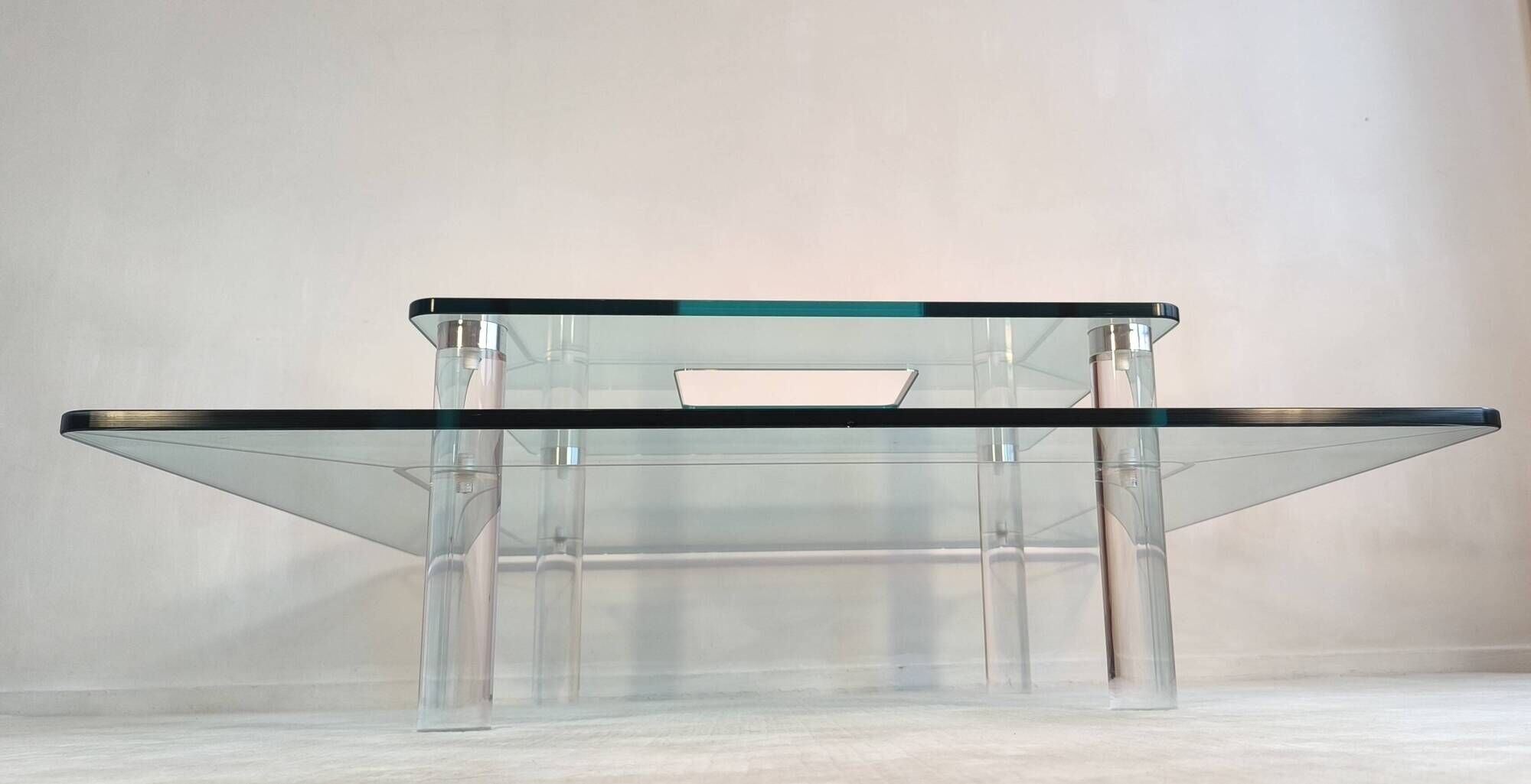 Marais international mtb110 - exceptional coffee table in altuglas & glass