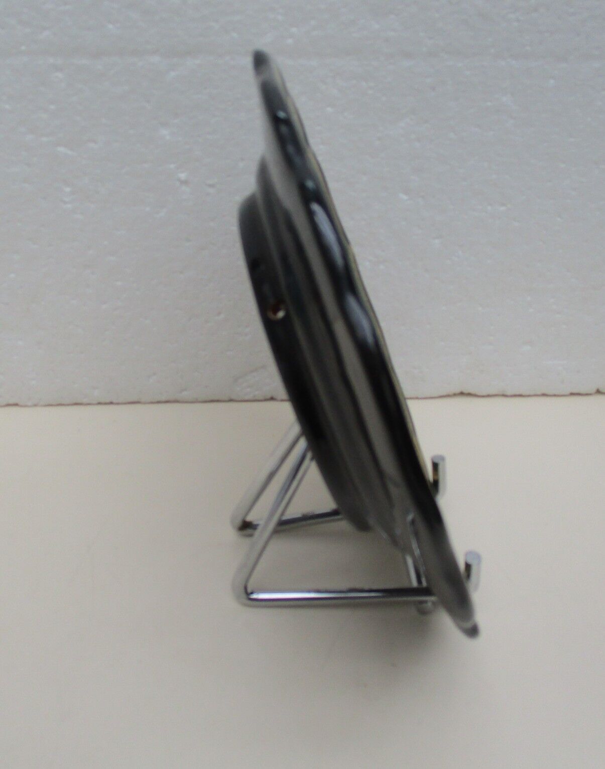 Ceramic plate hand decoration