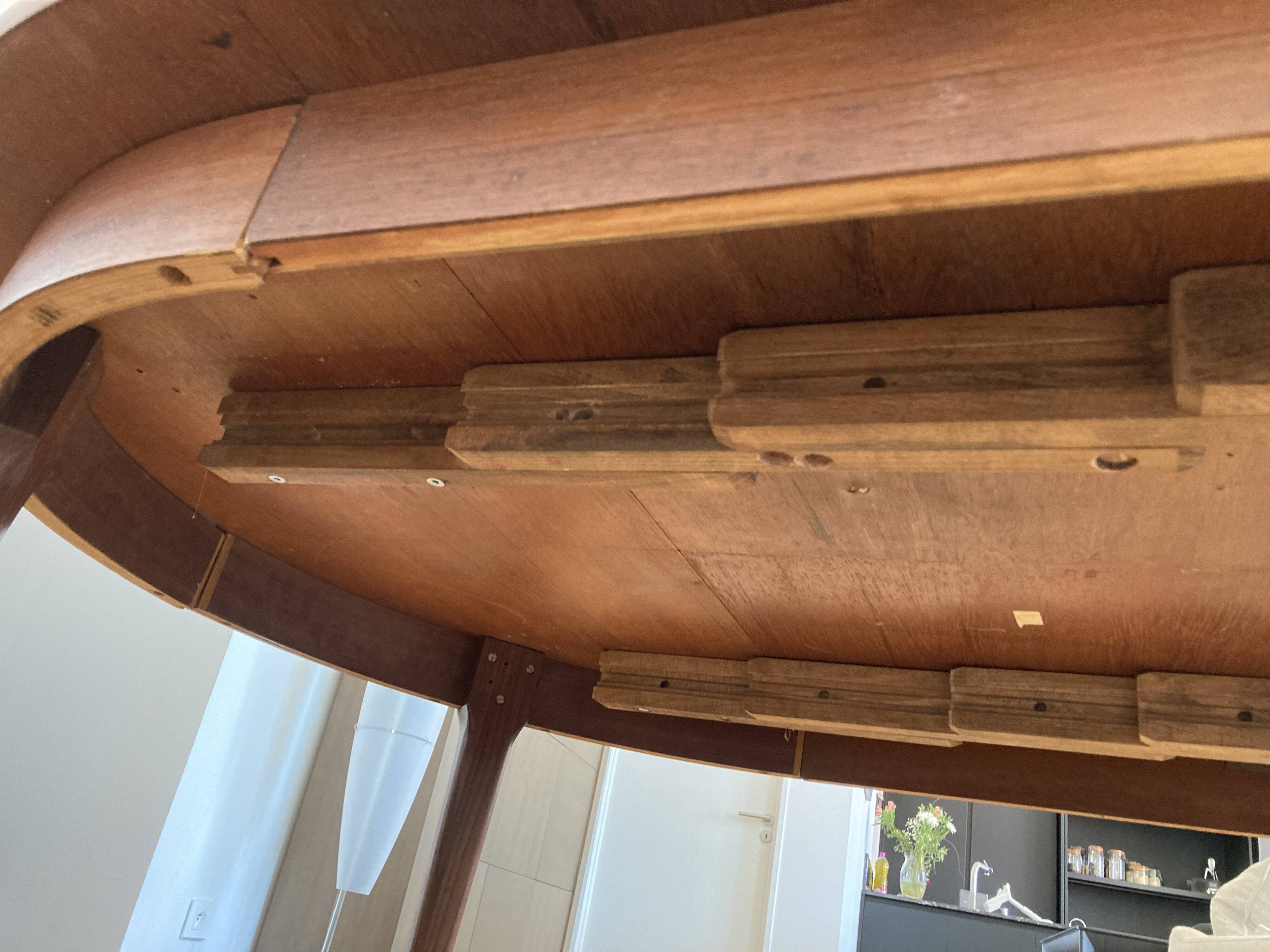 Extendable Scandinavian table