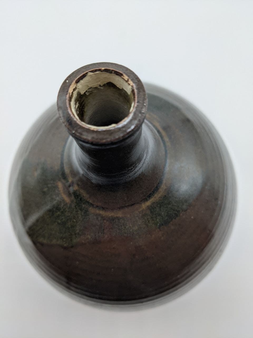 wide ceramic vase with fine brown collar - H: 23cm