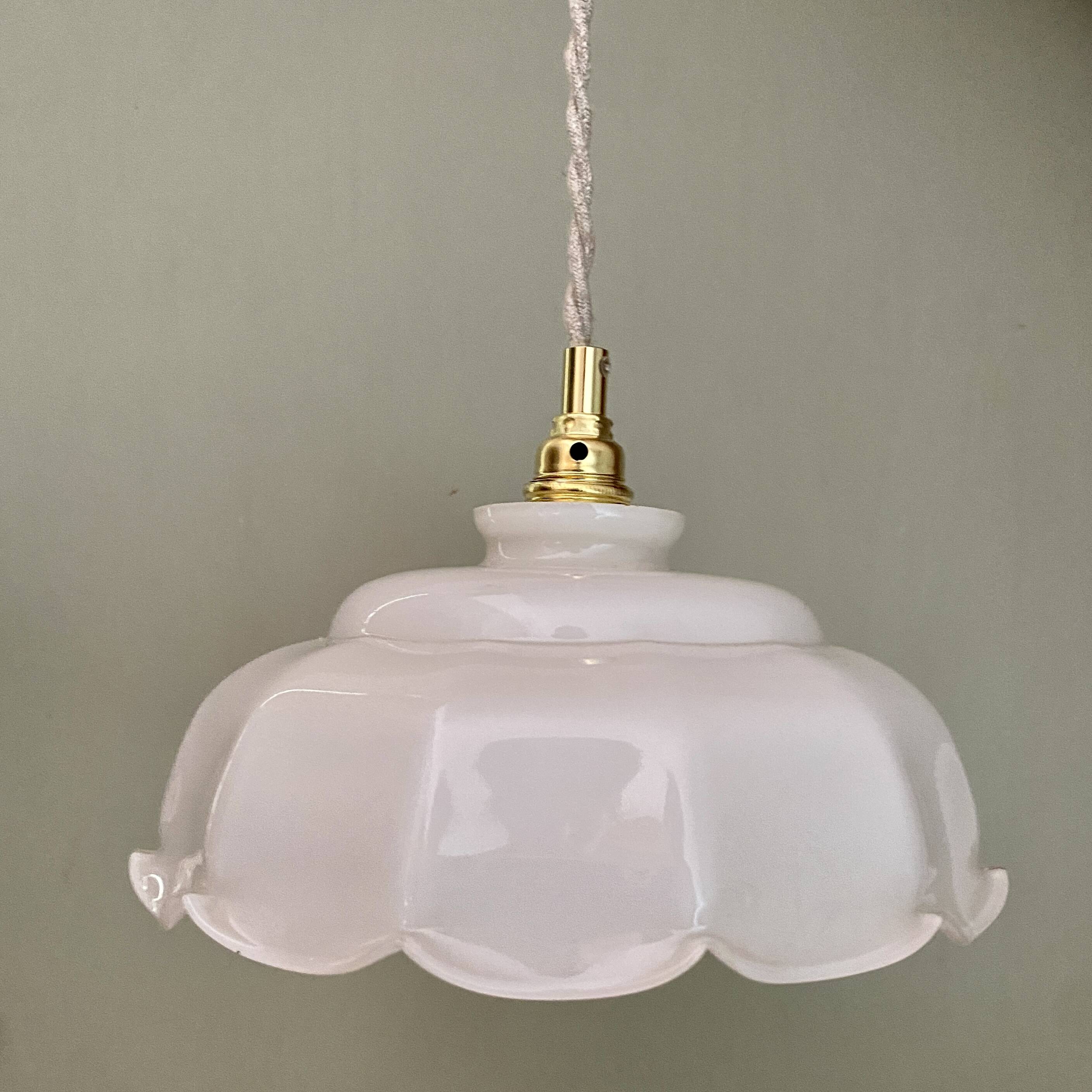 Vintage lamp lamp in white opaline