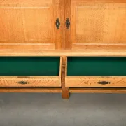 Henning Kjærnulf grand buffet mid-century brutaliste en chêne, années 1960