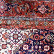 Tapis médaillon en laine vintage des années 1940, rouge et marine, 206 × 320 cm