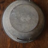 Round zinc basin planter with two handles underneath