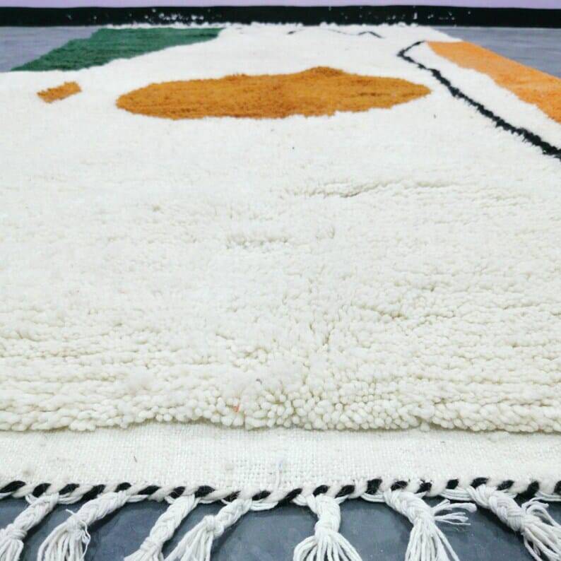 Hand-woven Beni Ouraine wool rug, size 150 x 250 cm