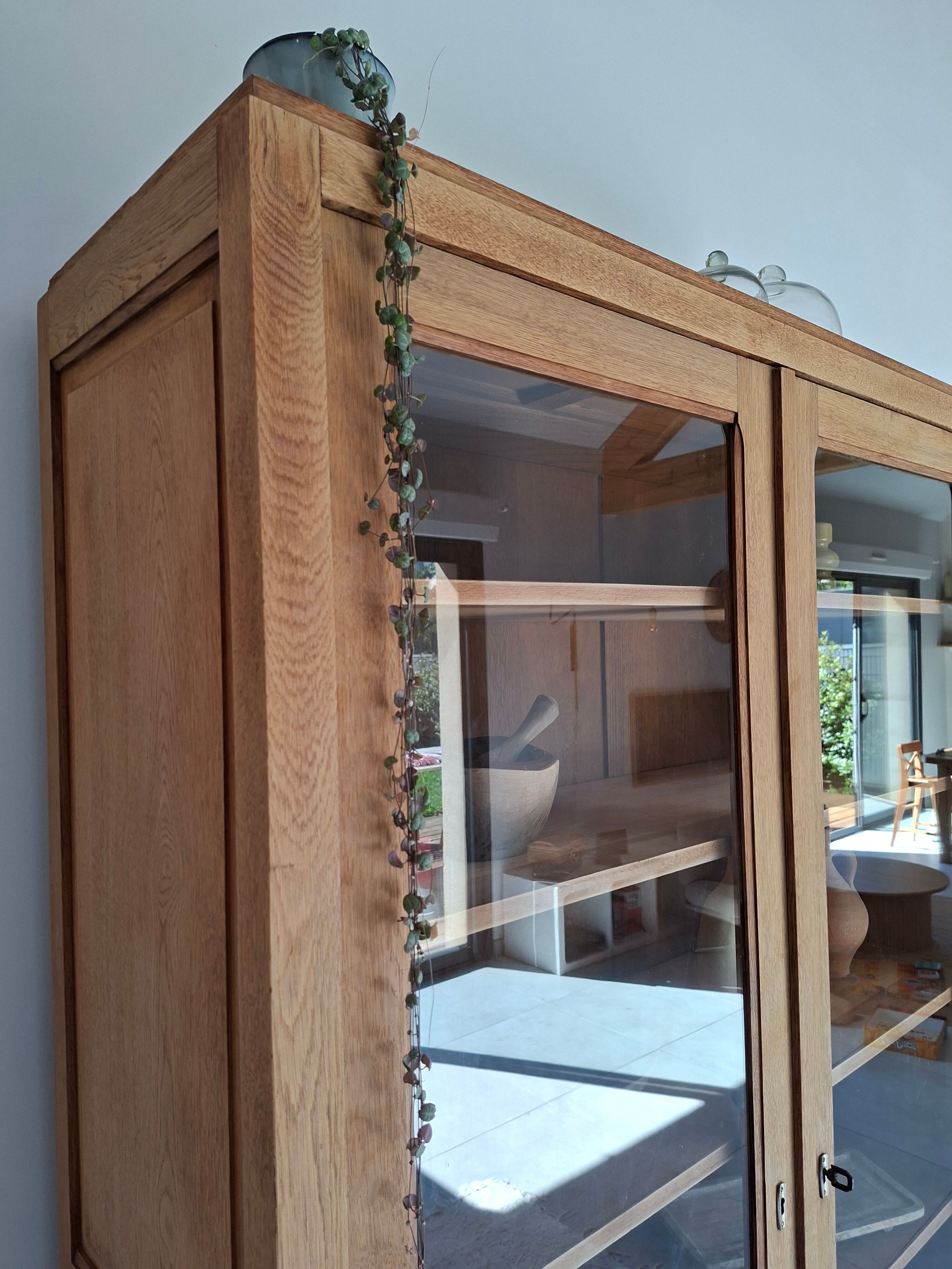 Parisian display cabinet in solid oak