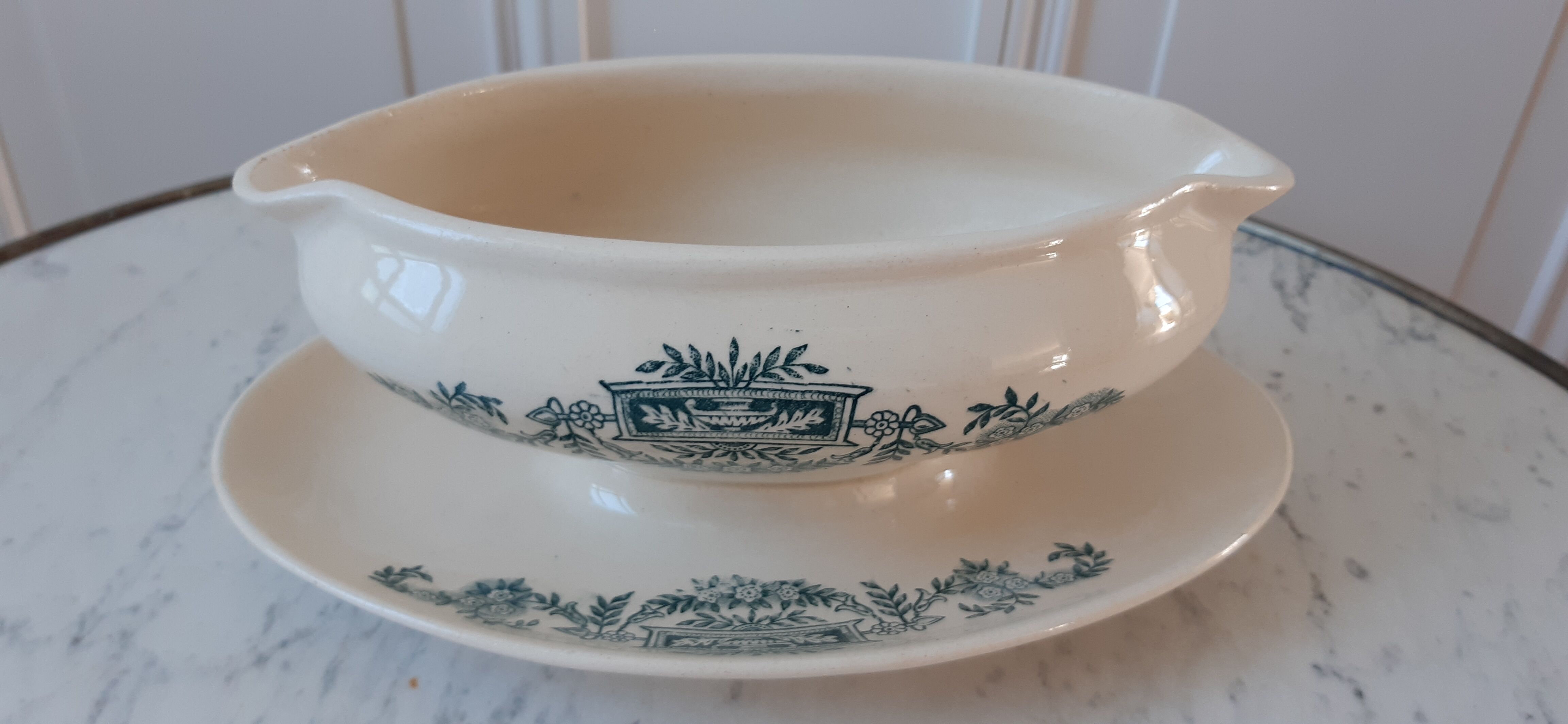 Saucière terre de fer Longchamp late nineteenth