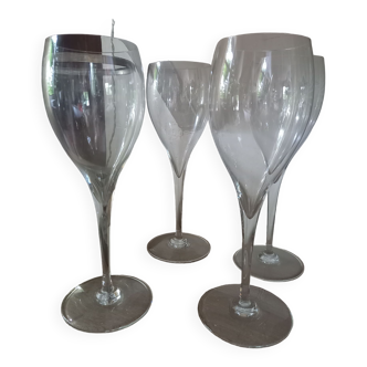 Lot 4 crystal Baccarat stemmed glasses