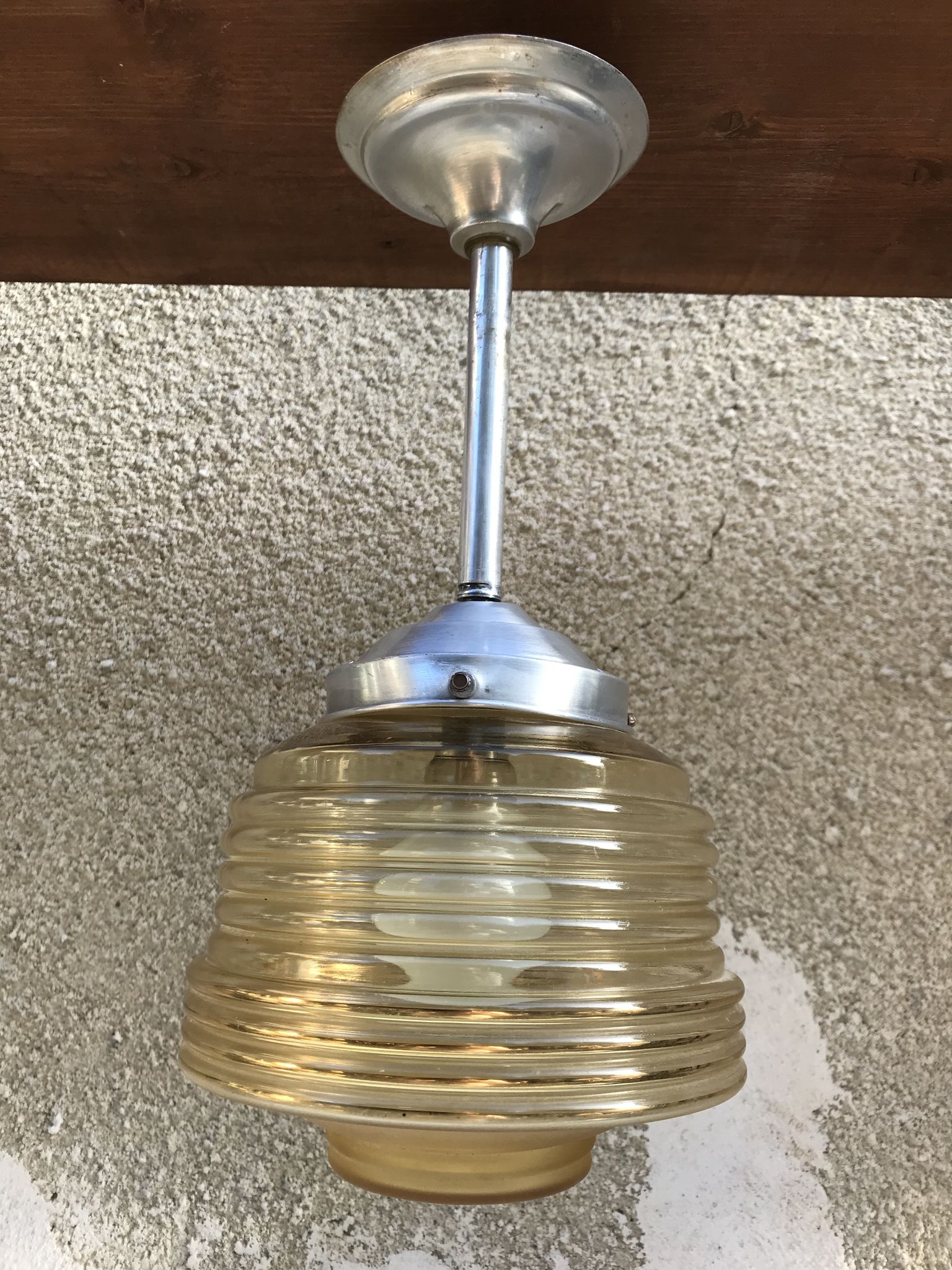 Suspension art deco verre moulé jaune  vintage