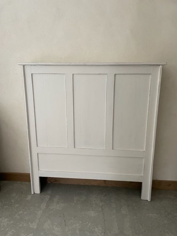Tete de lit blanche