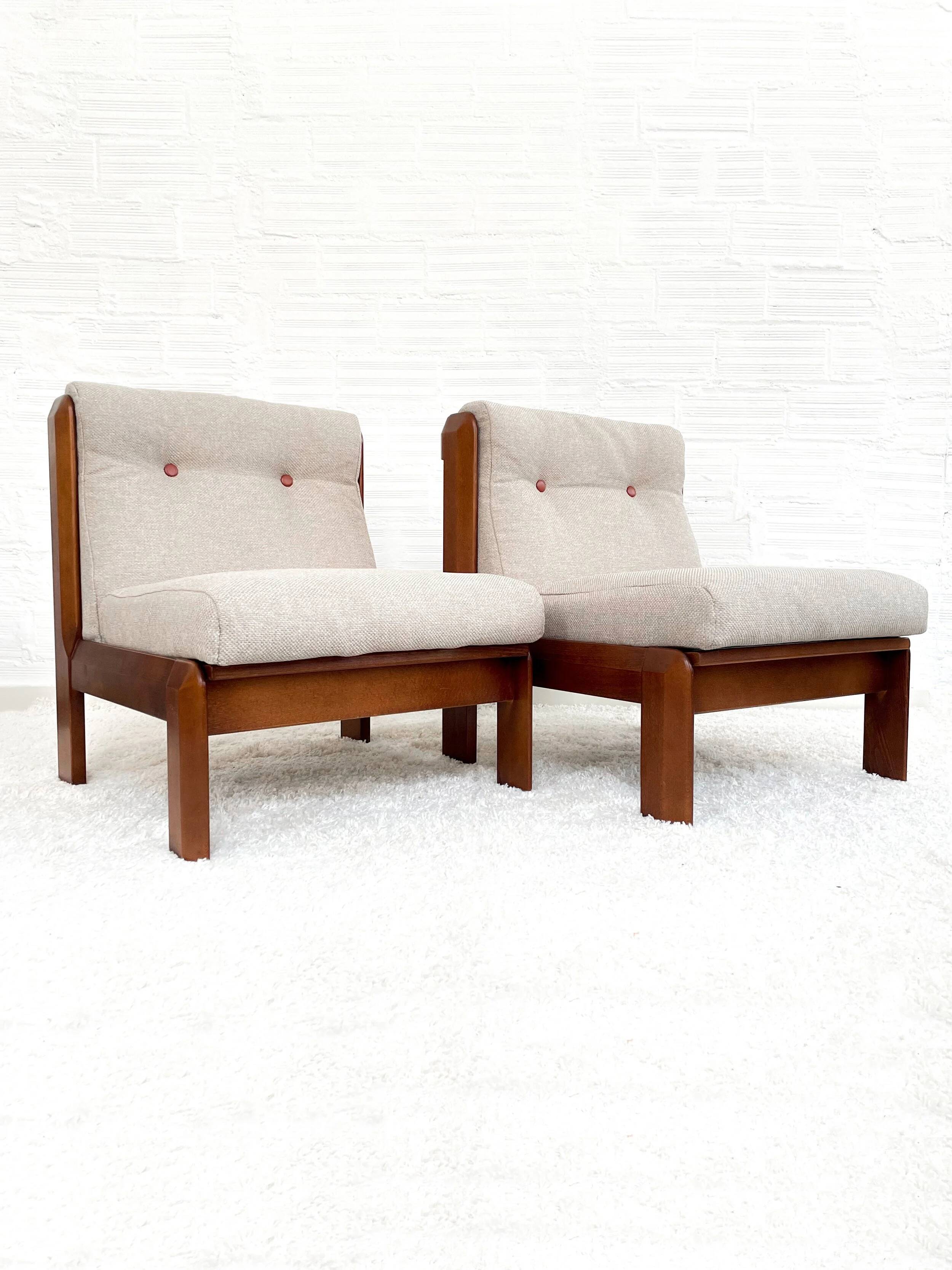 Guilleumas armchair. Upholstered in raw. Spain 70s