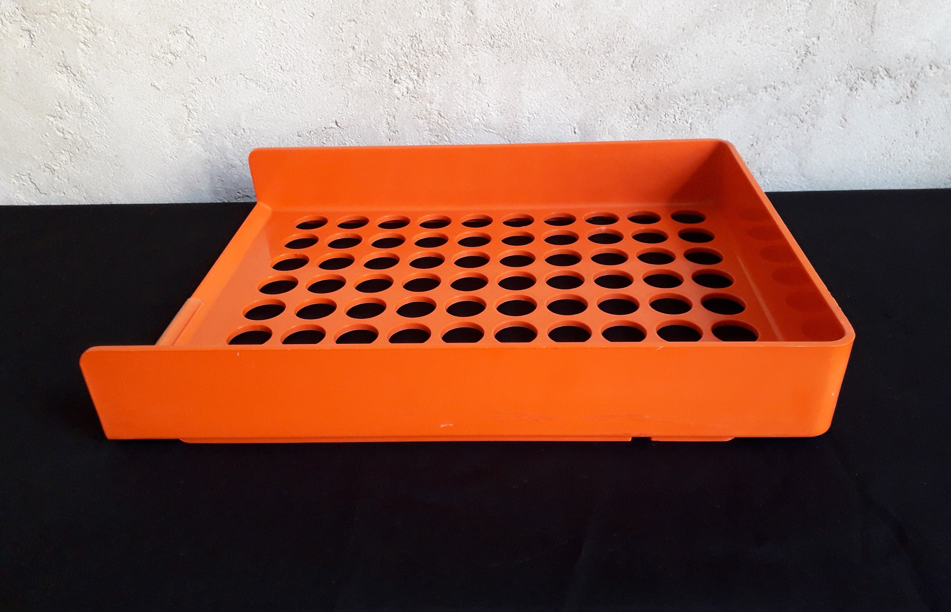 Orange mail bench design Roger Tallon