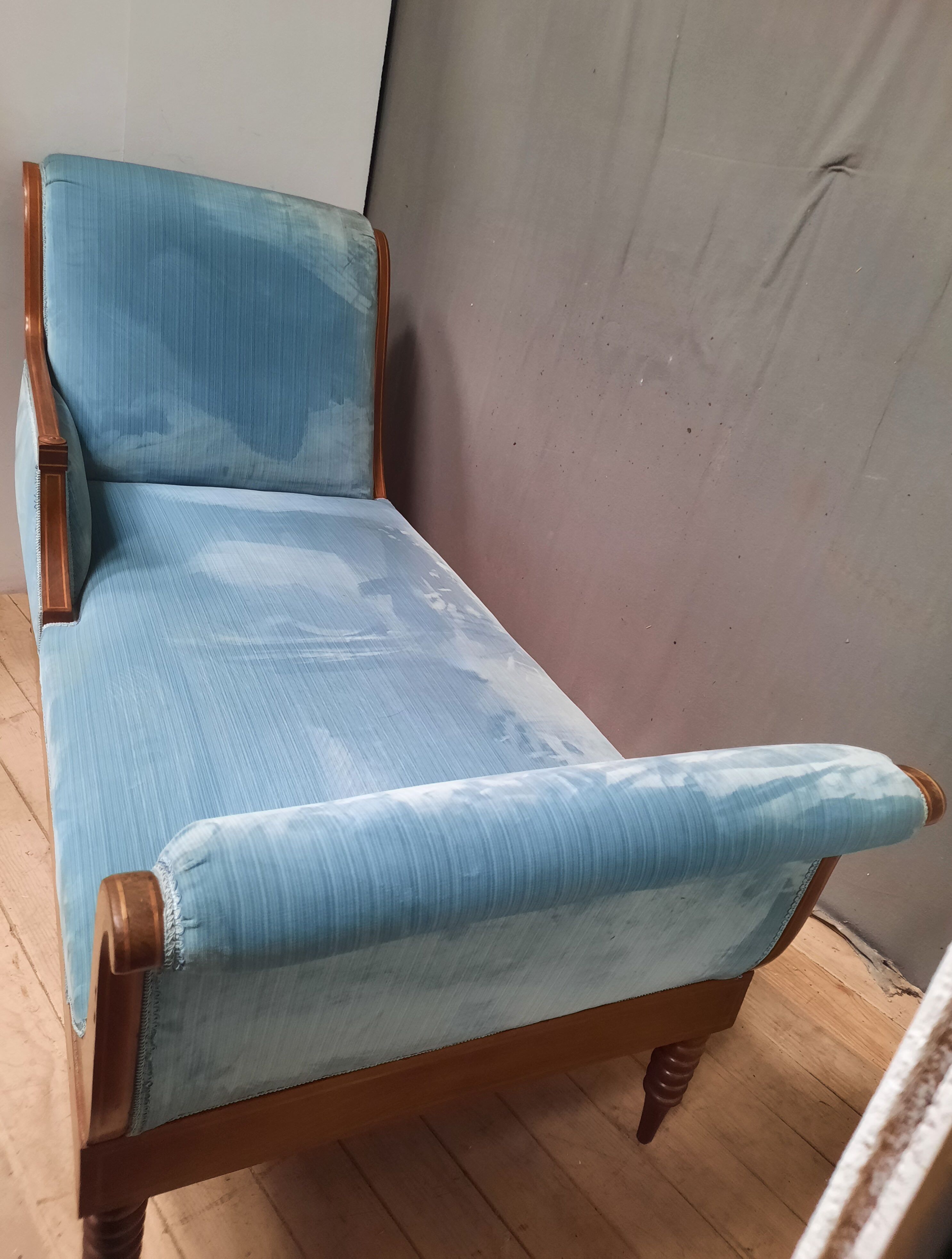 Meridienne in mahogany and blue velvet