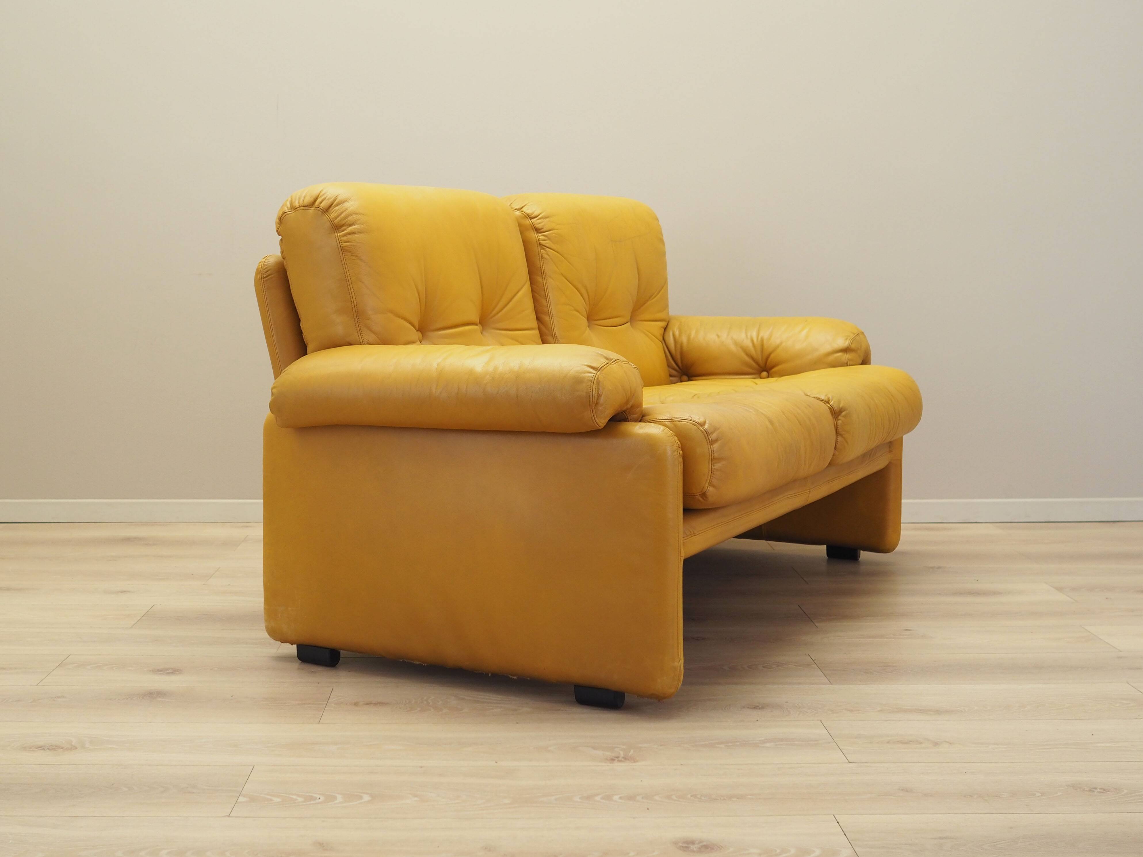 Canapé en cuir jaune, design italien, années 1960, fabricant : B&B Italia, design
