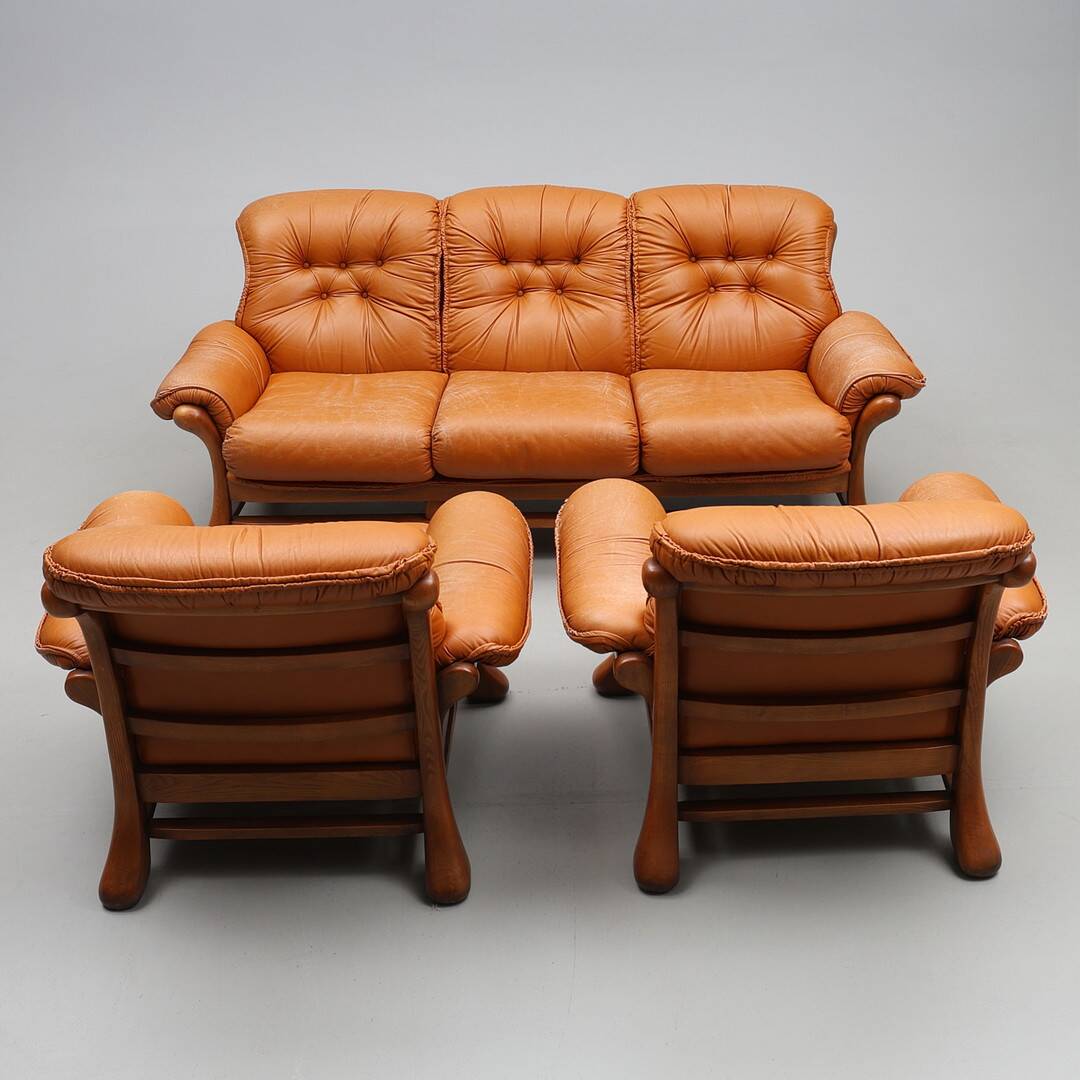 Leather Seating Set, 3 Pieces  For sale: a classic 3-piece leather seating