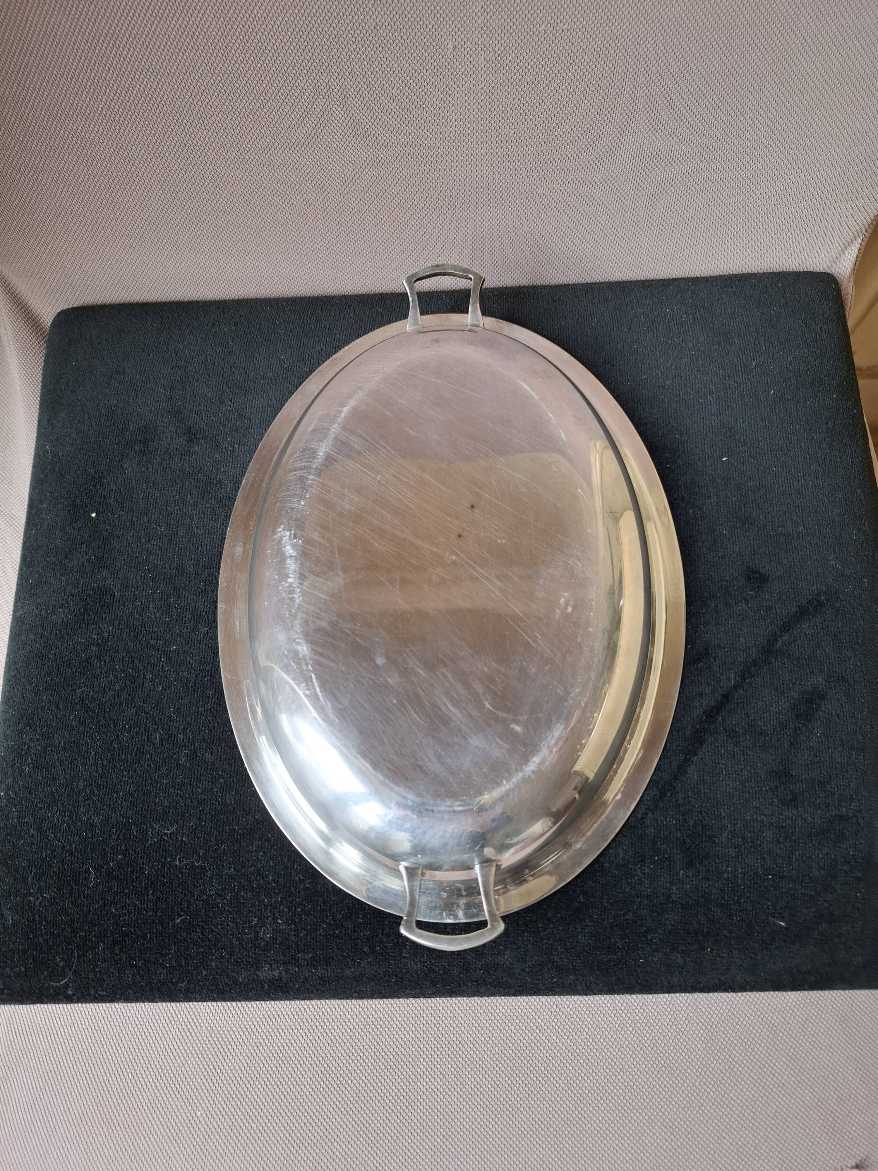 Oval silver-plated metal dish