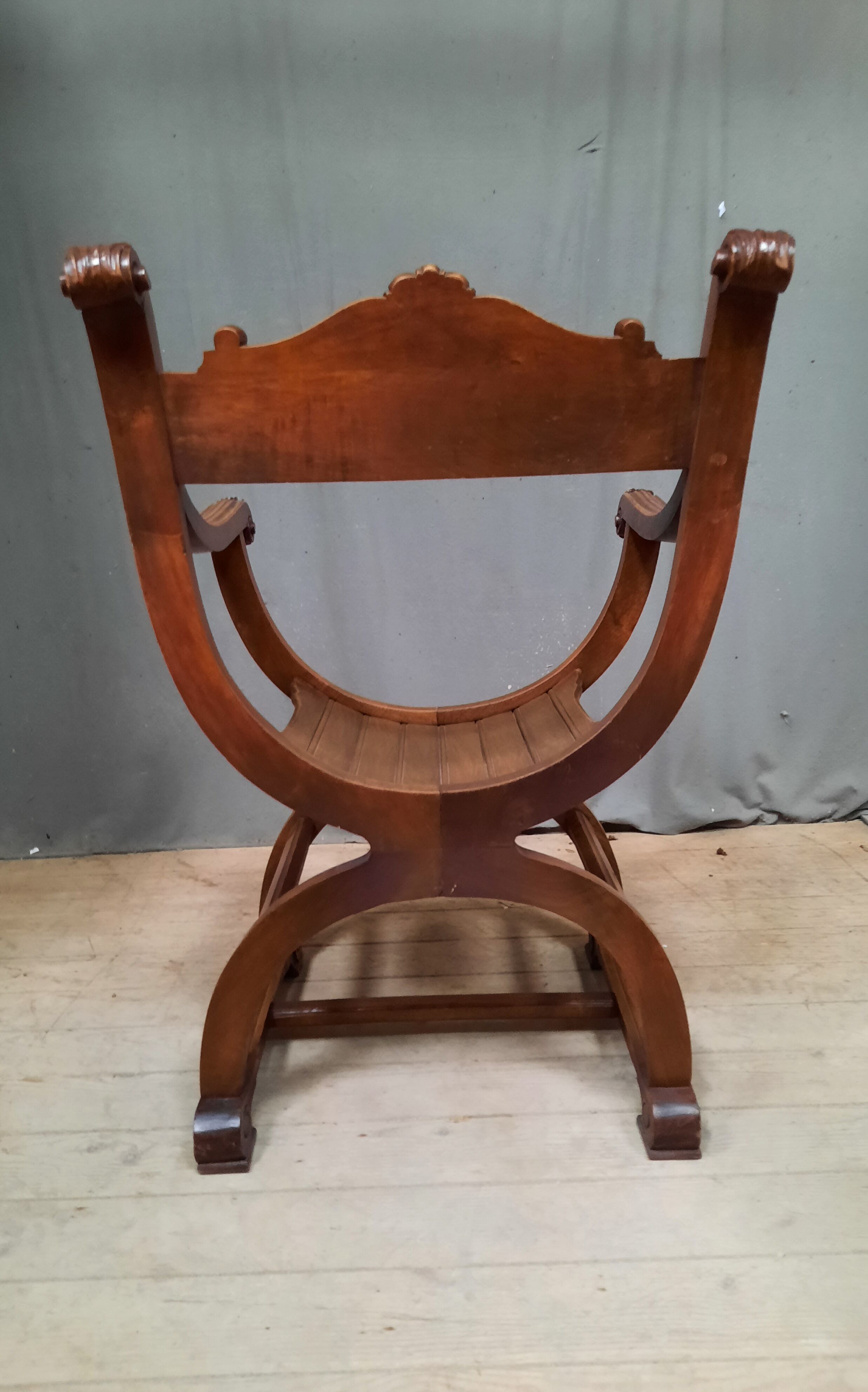 Faiteuil "Dagobert" in walnut