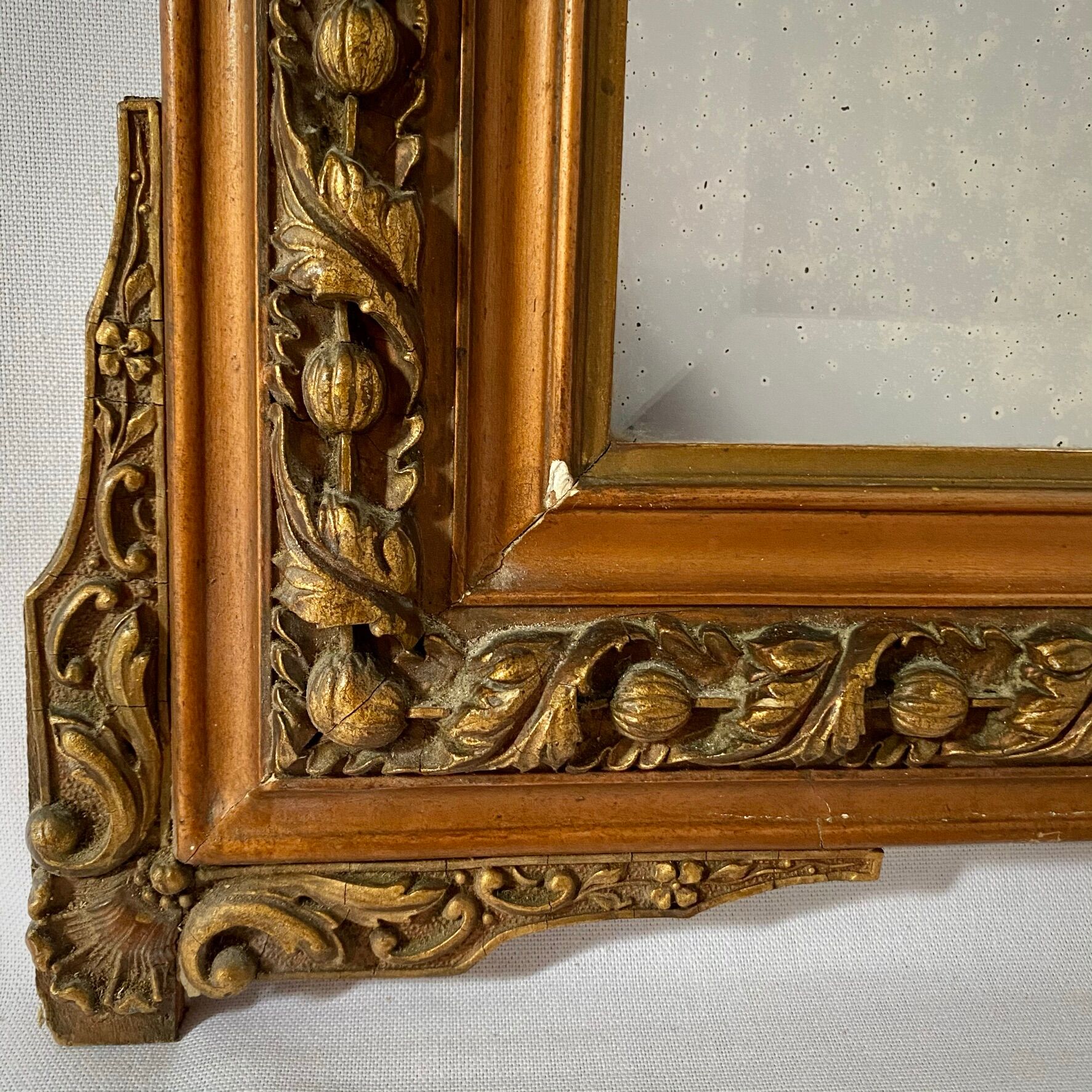 Mirror Napoleon III, gilded with pediment - 105x67cm