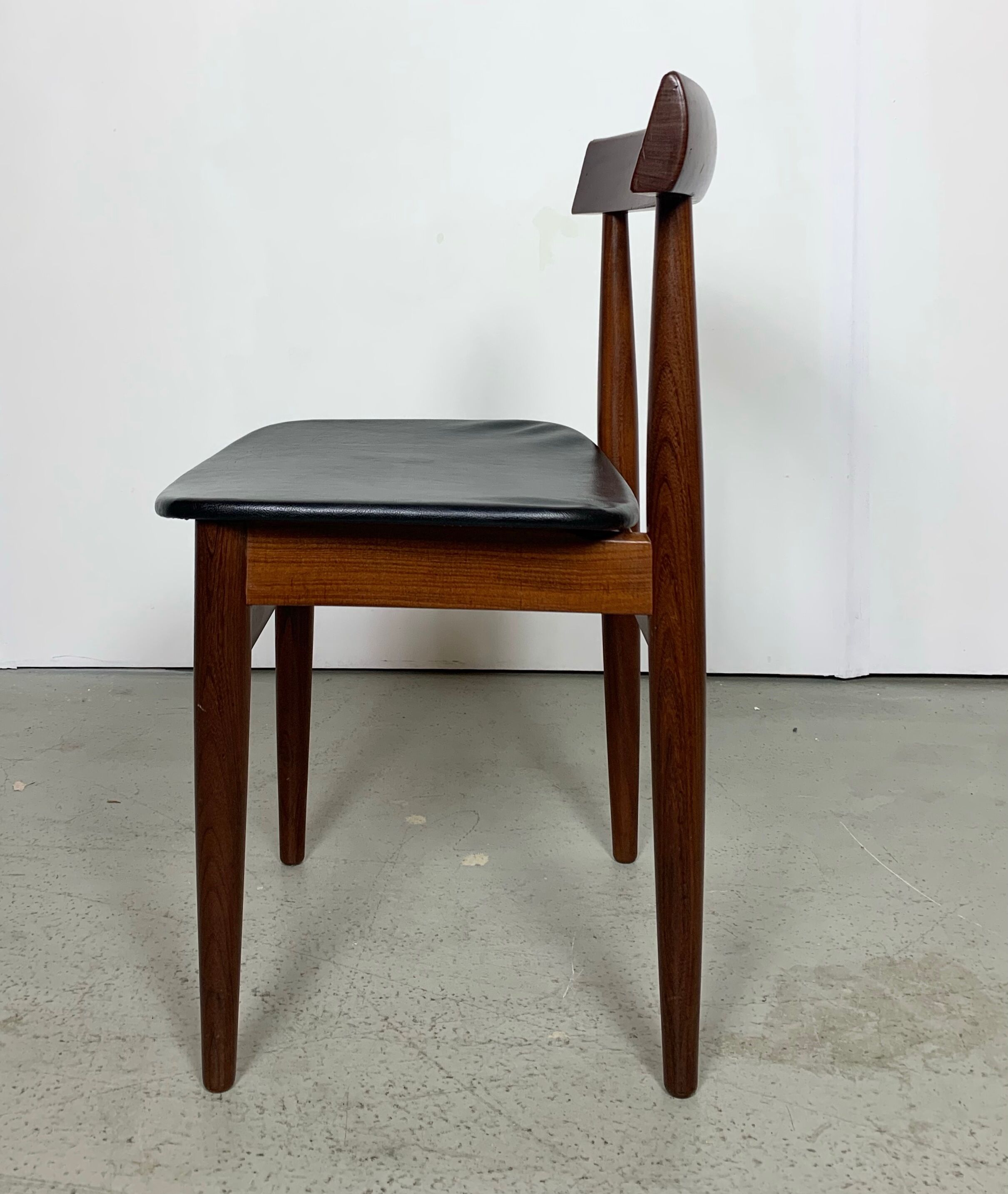 Hans Olsen Roundette table in Afromosia and chairs