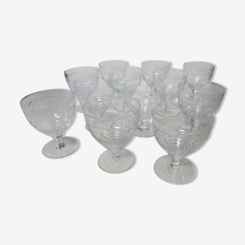 Suite de 12 verres en cristal Art Déco