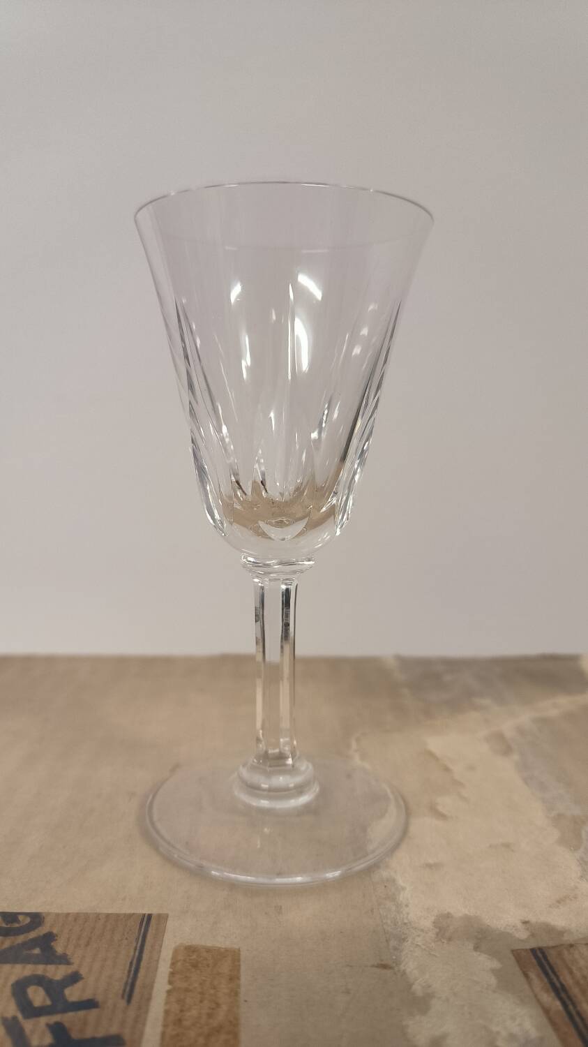12 Saint Louis crystal wine glasses, Cerdagne model