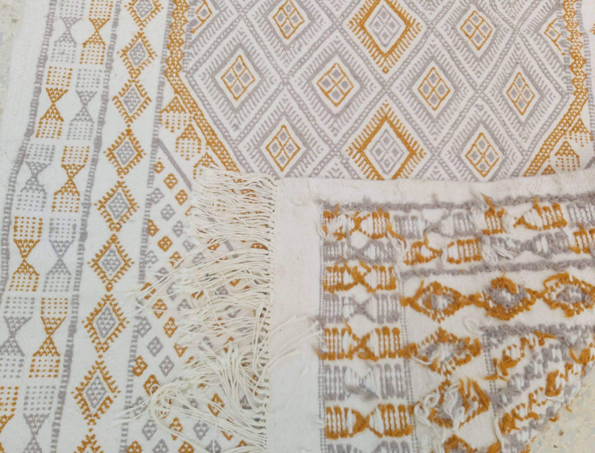 Tapis traditionnel tissé à la main en pure laine 114x200cm