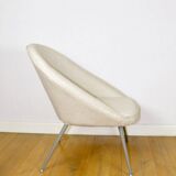 Fauteuil coque beige ivoire des années 70 sur pieds métal gris - magnifique