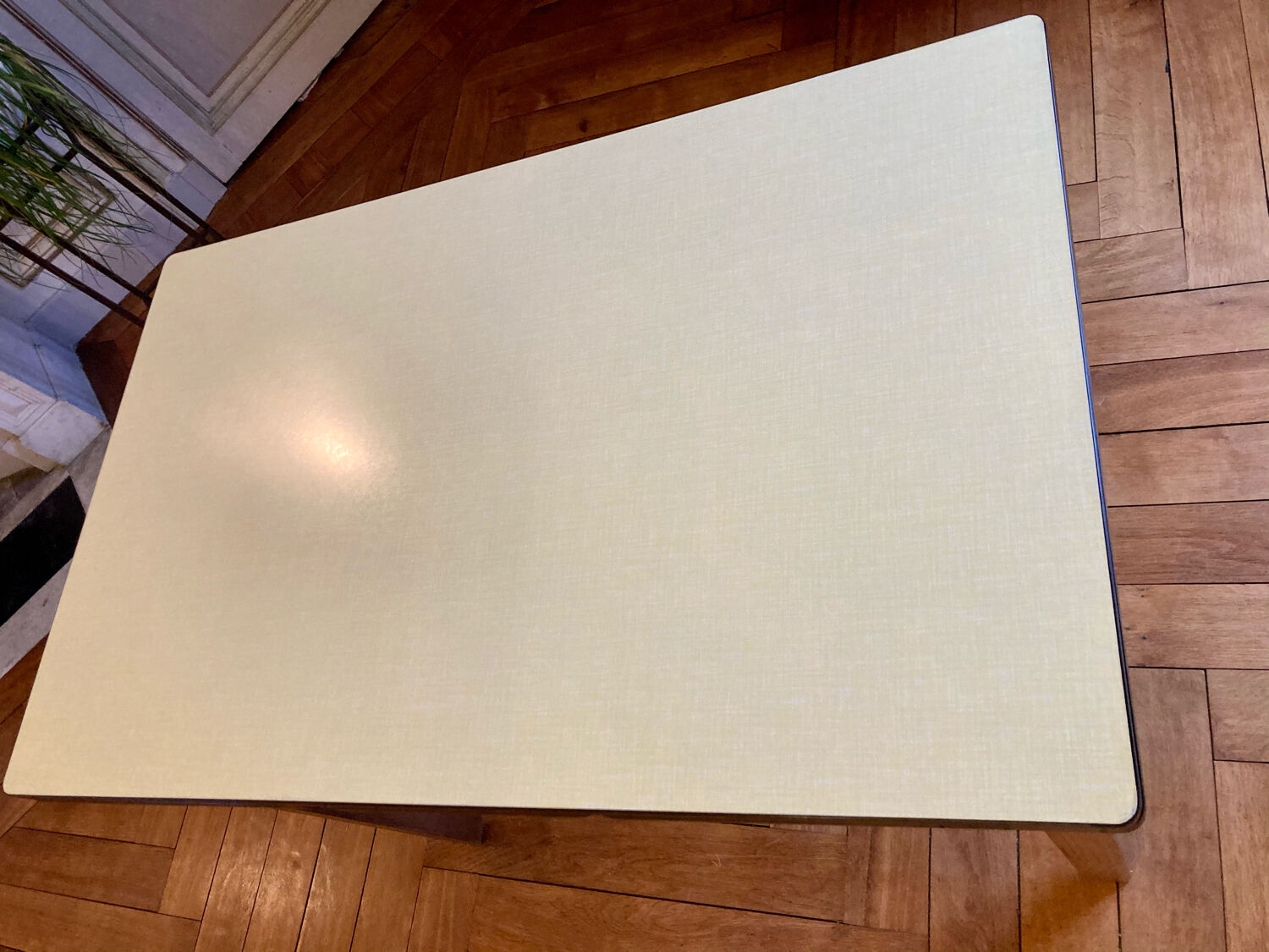 Expandable yellow formica table
