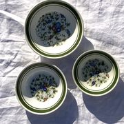 Le lot de plat motif fleurs