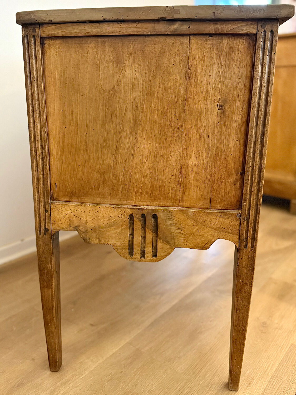Commode sauteuse ancienne