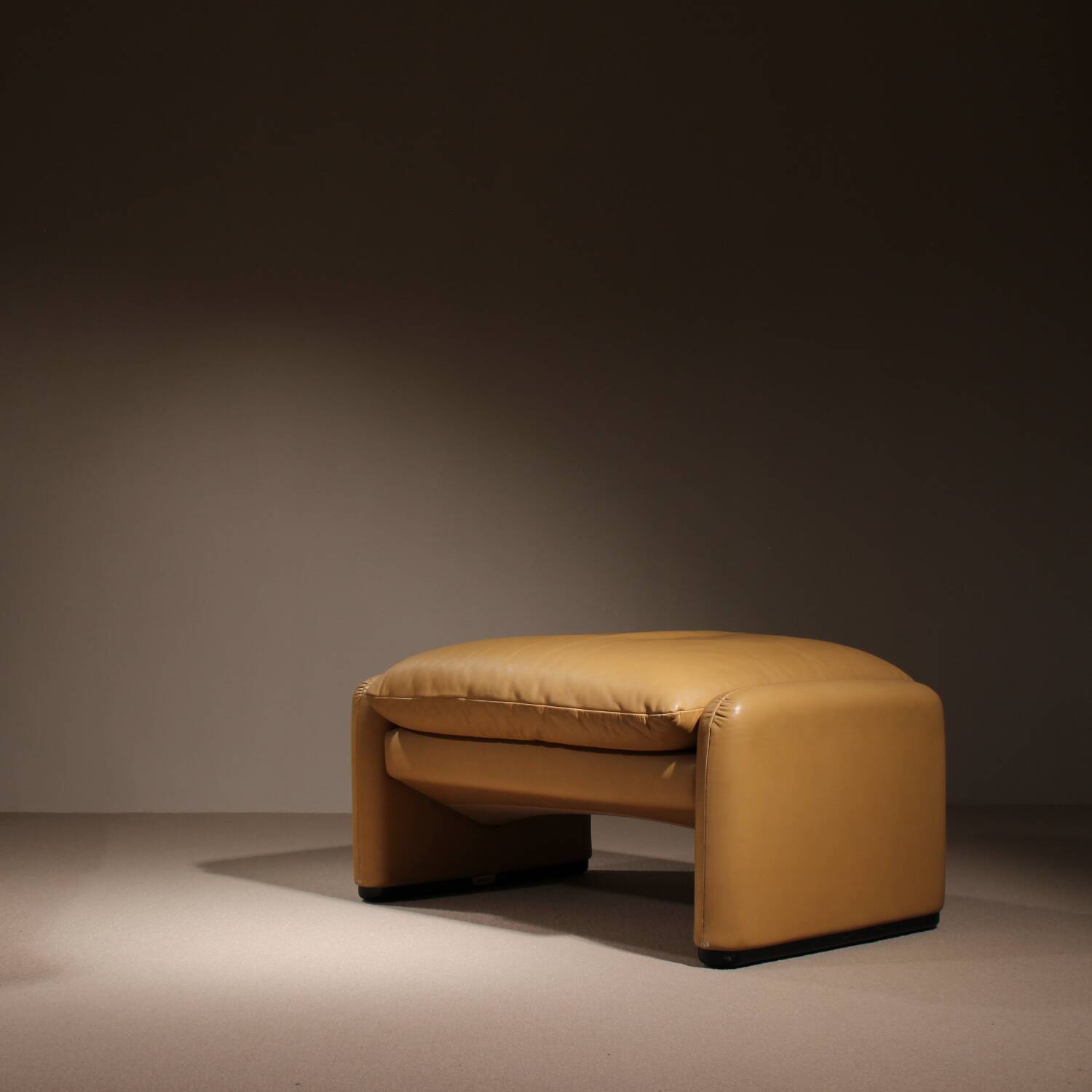 Leather Ottoman ‚Maralunga‘ by Vico Magistretti for Cassina | Italy 1973