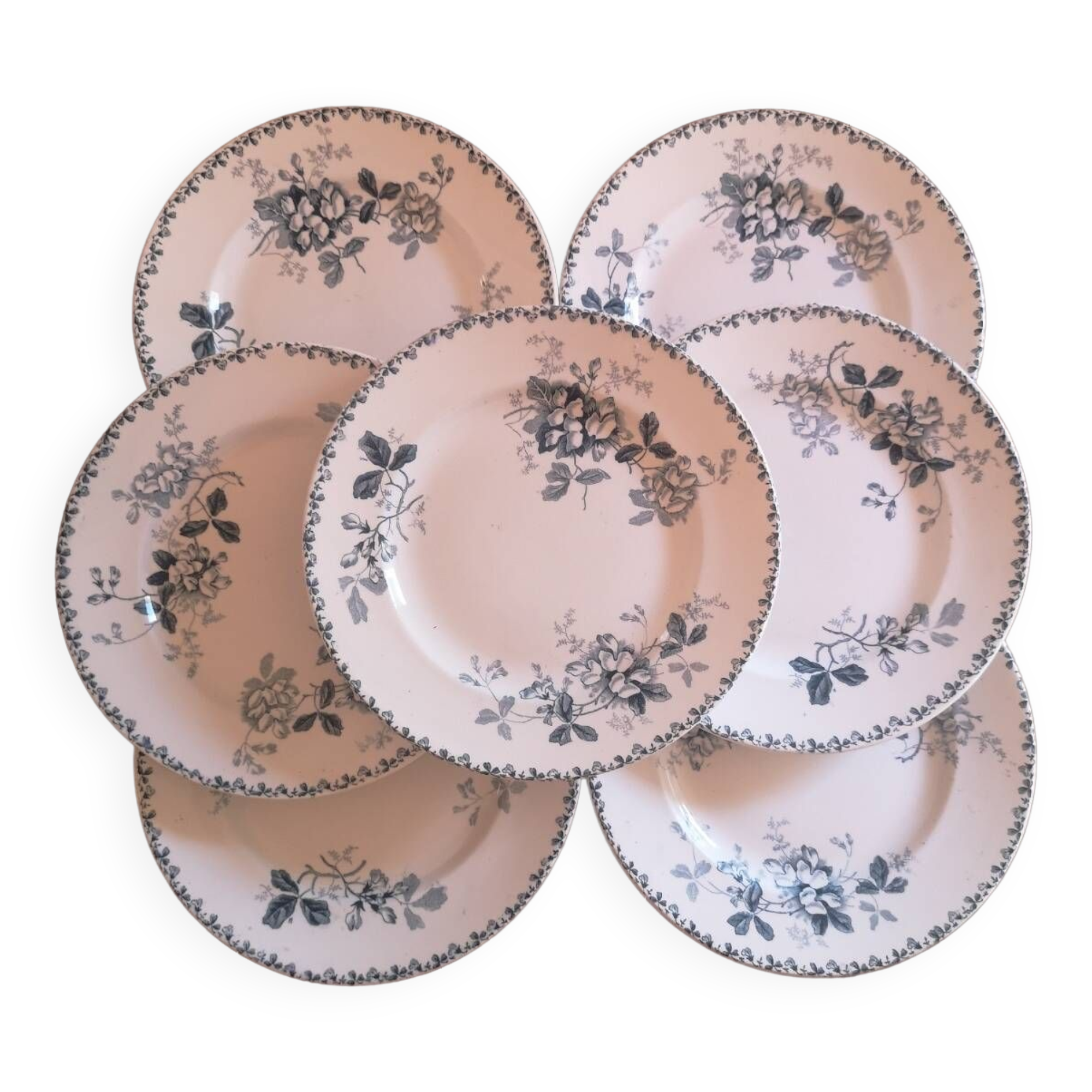 Lot de 7 assiettes plates.