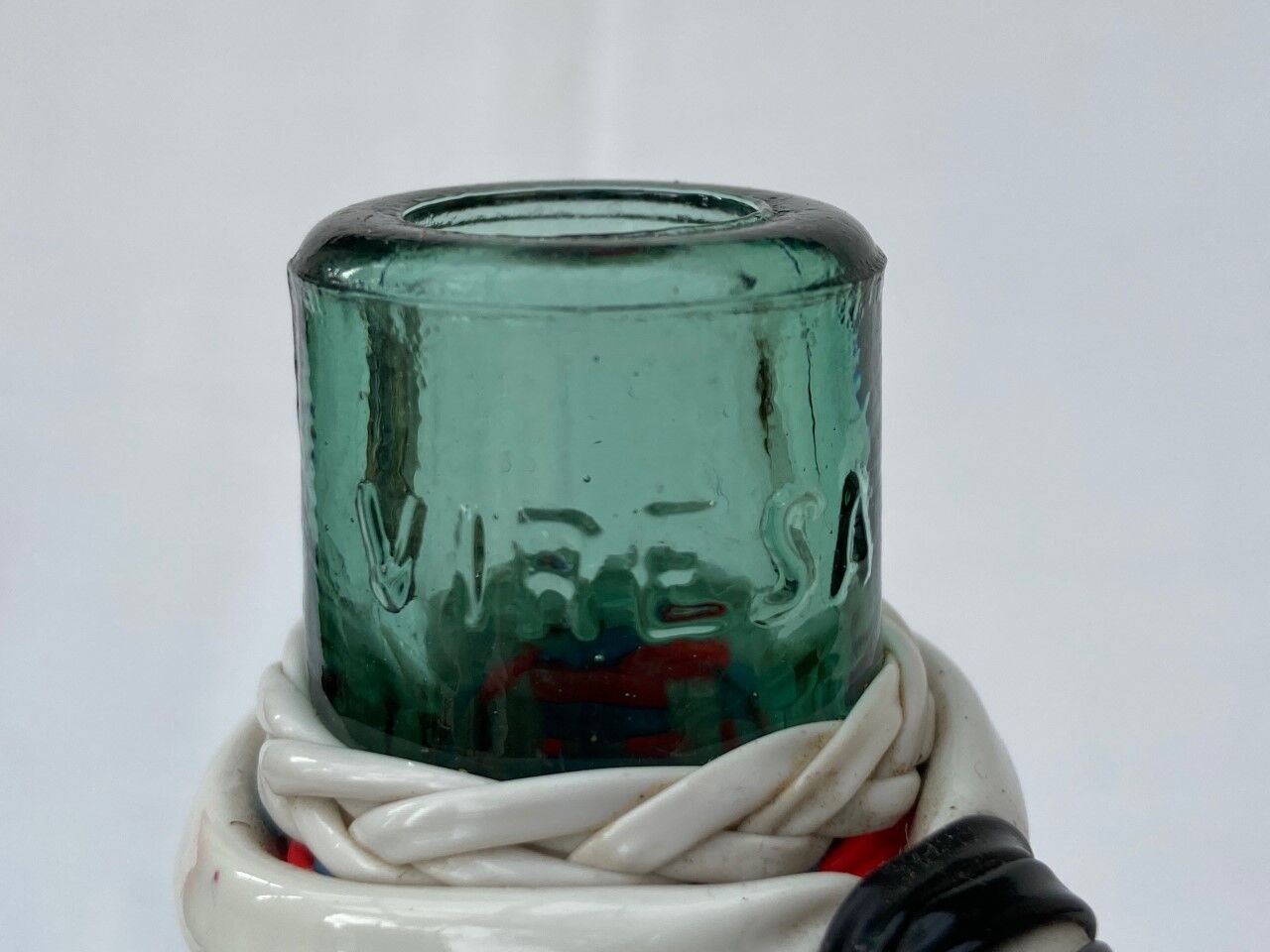 Multicolored scoubidou bottle with cap