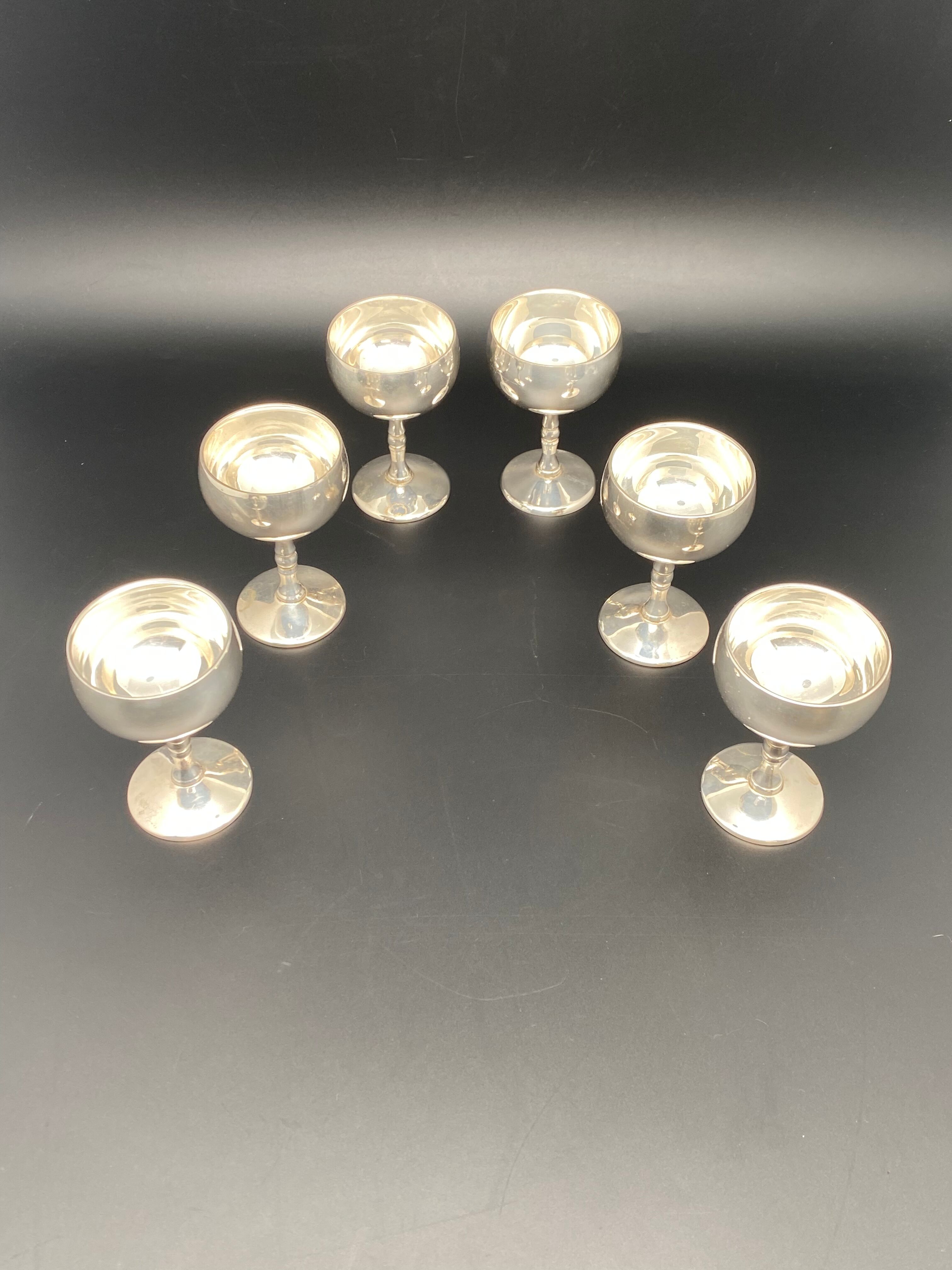 Strong silver alcohol cups in original velvet box