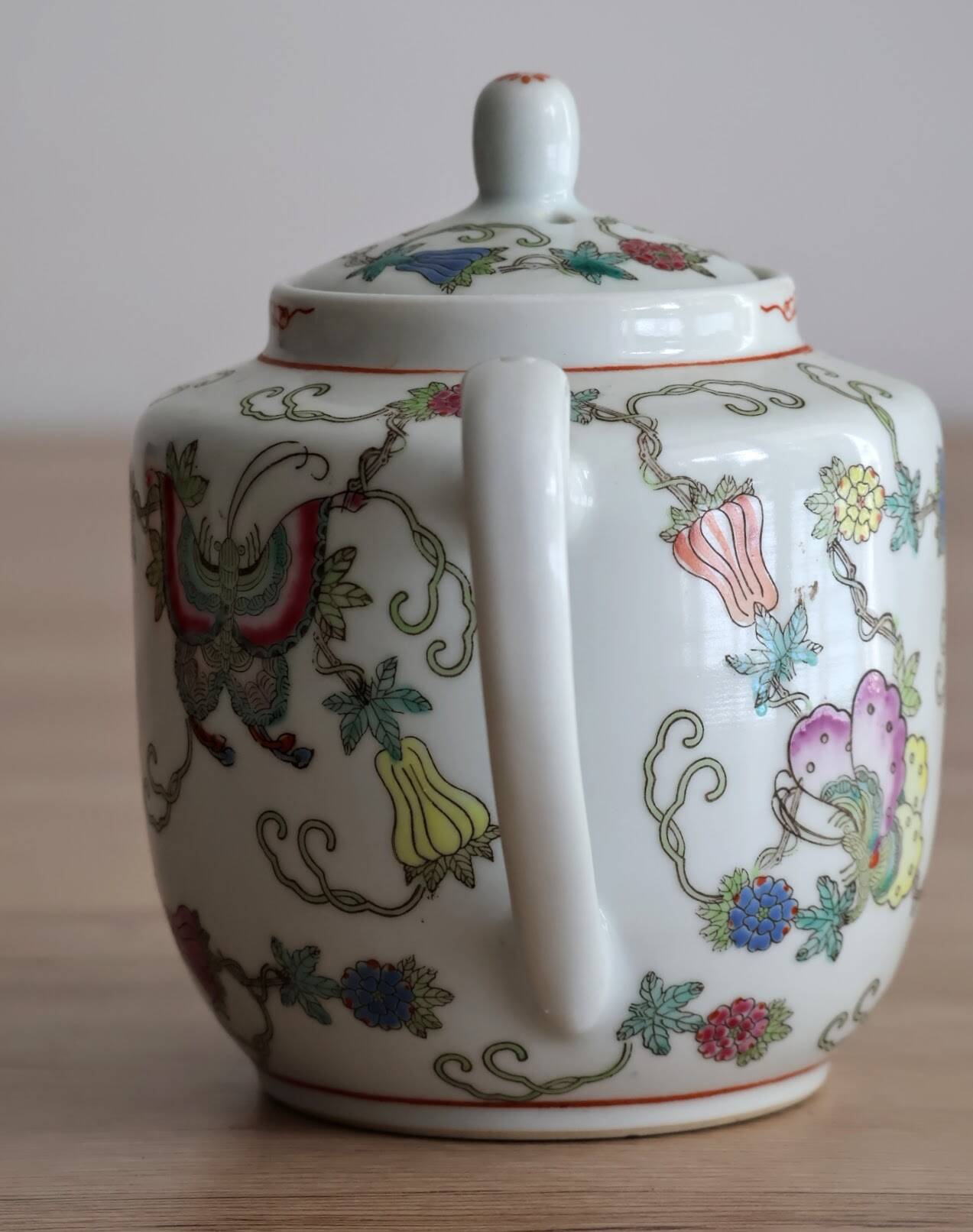Chinese hand painted teapot Jingdezhen