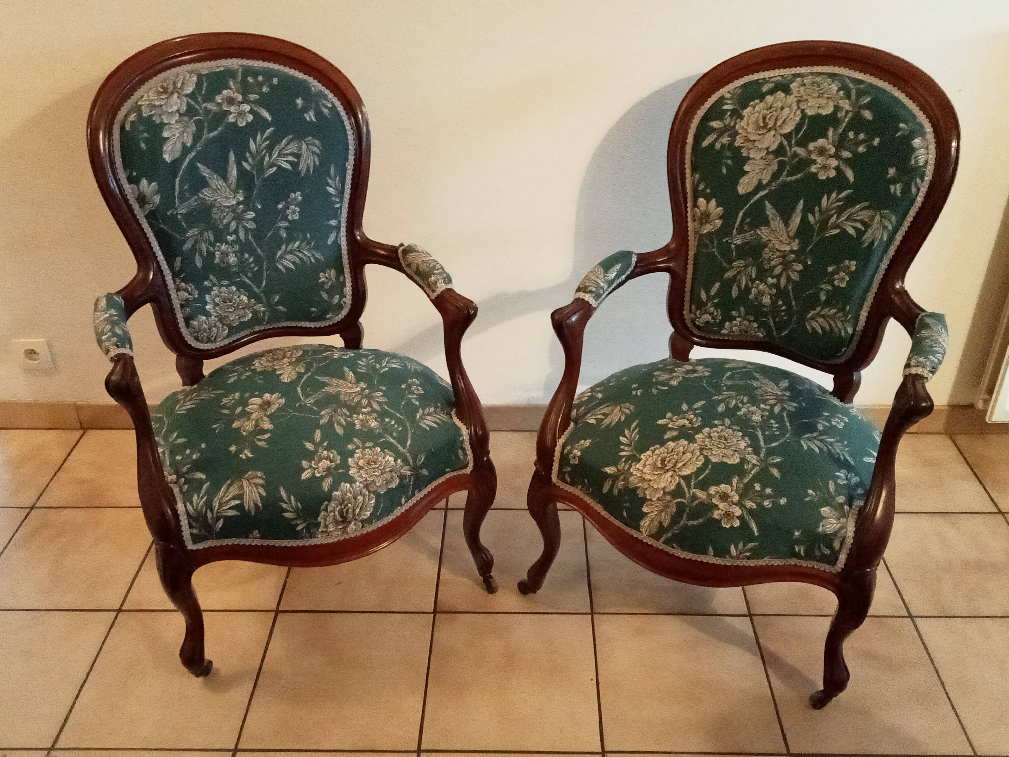 Paire de fauteuils cabriolet style Louis XV