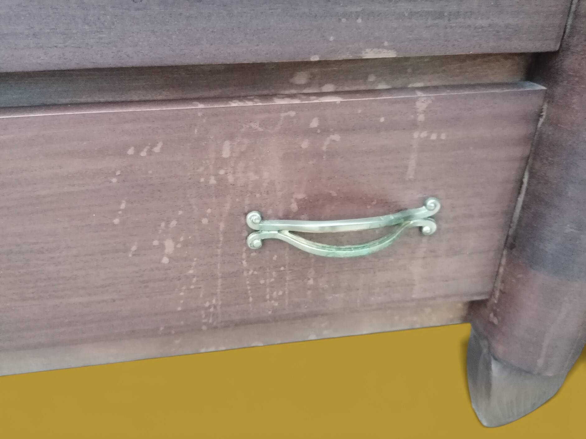 Small wooden veneer Art Deco chest of drawers.