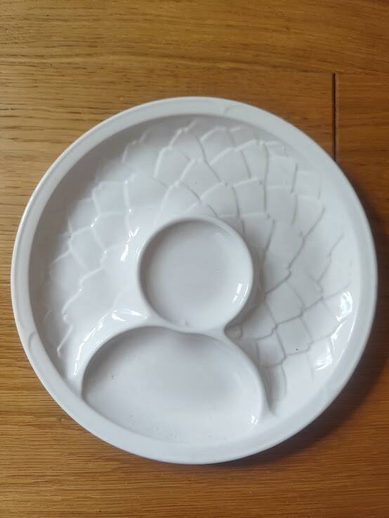 New! 1960/80 Salins / 4 Large Artichoke Plates / white