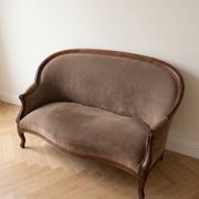 Canapé corbeille style Louis XV en tissu marron