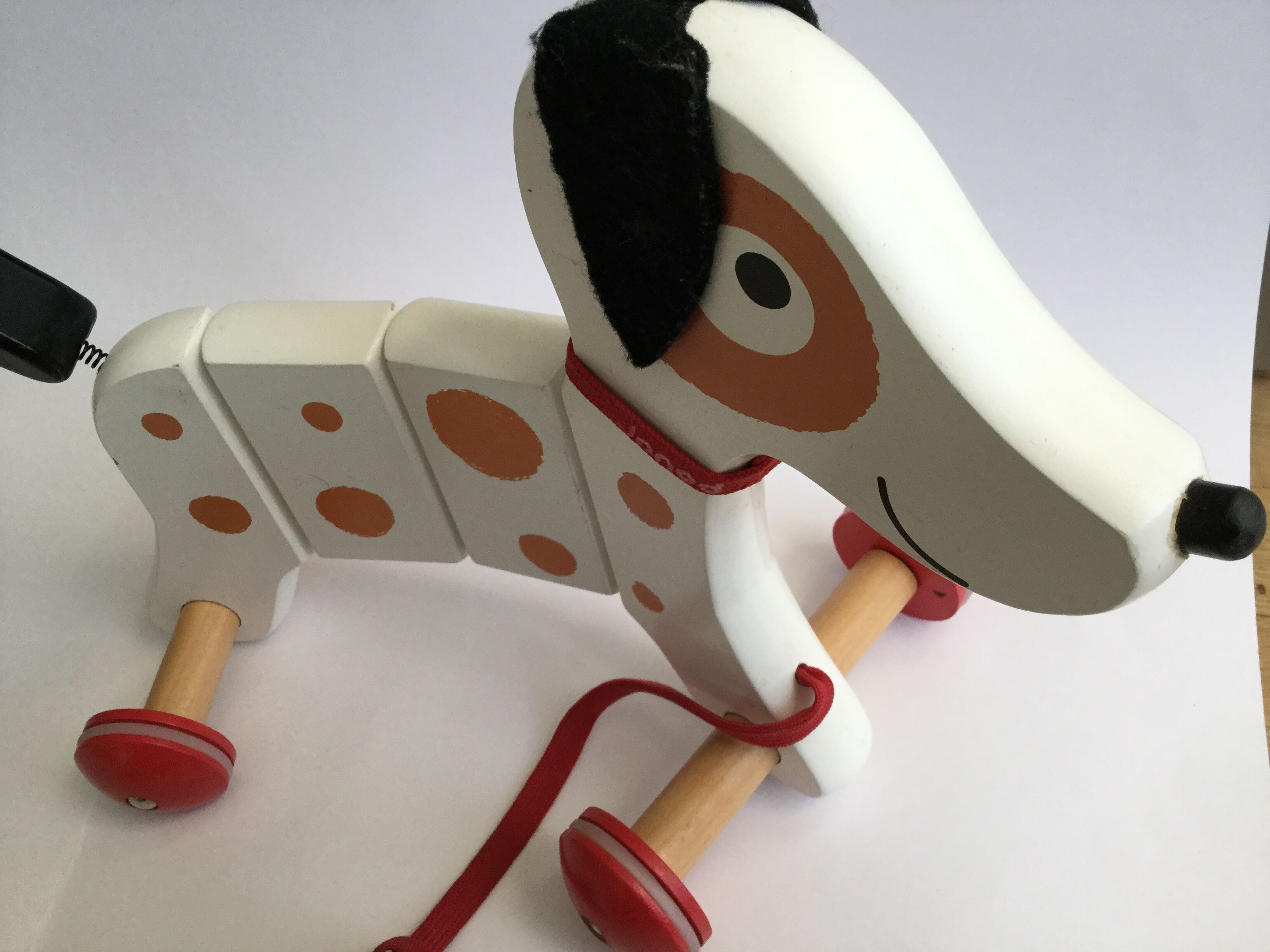 Wooden toy Janod shooting dog