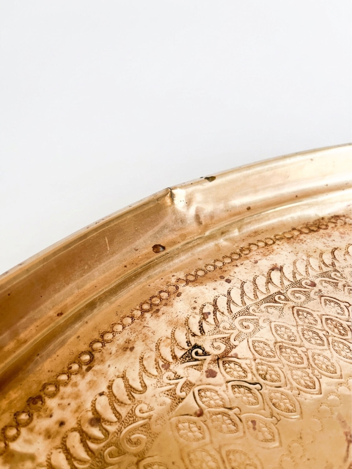 Moroccan tea table in brass and wood from 1960-1970.