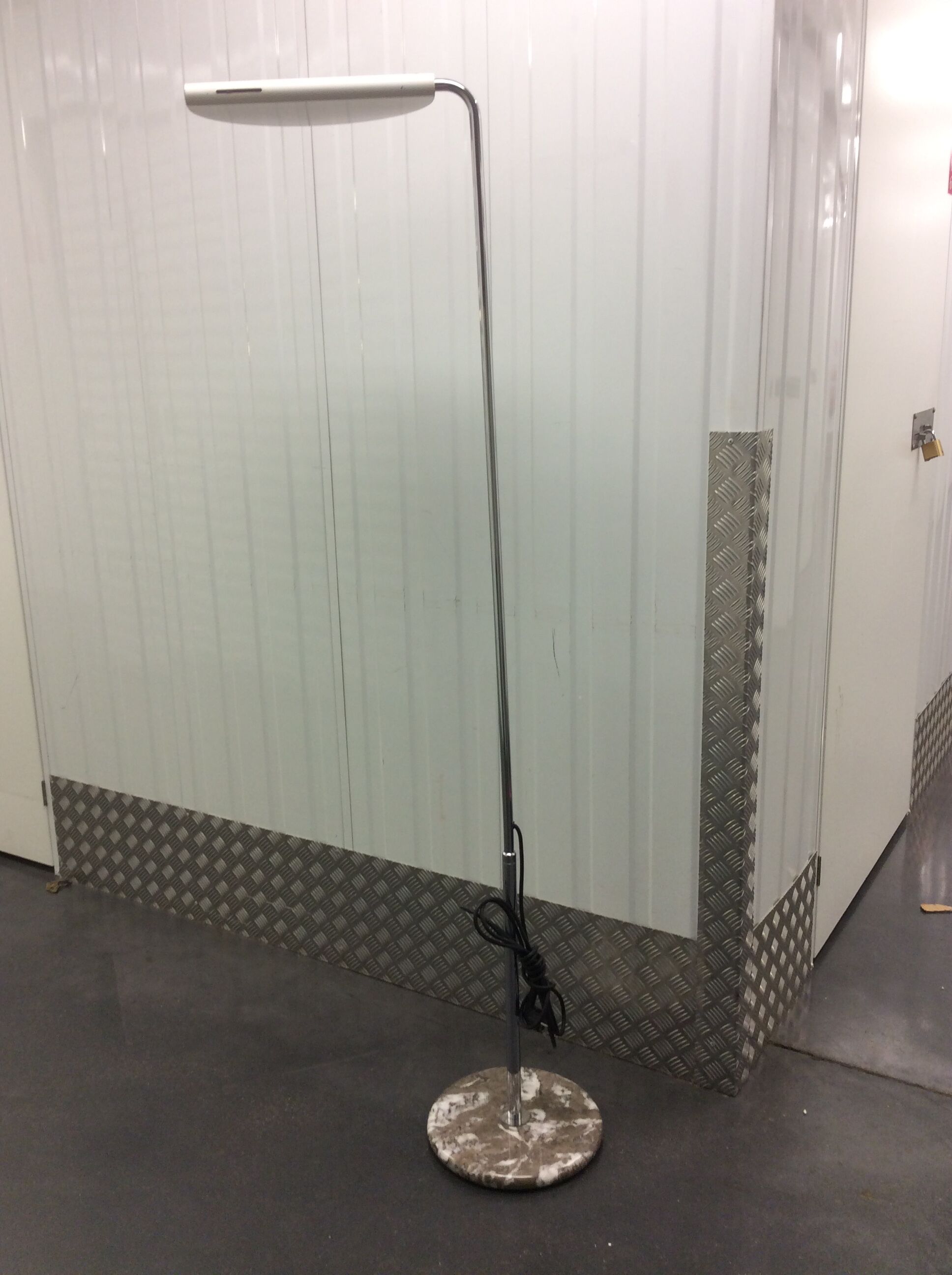 Mezzaluna by Bruno Guecchlin decreased Skipper 70s floor lamp