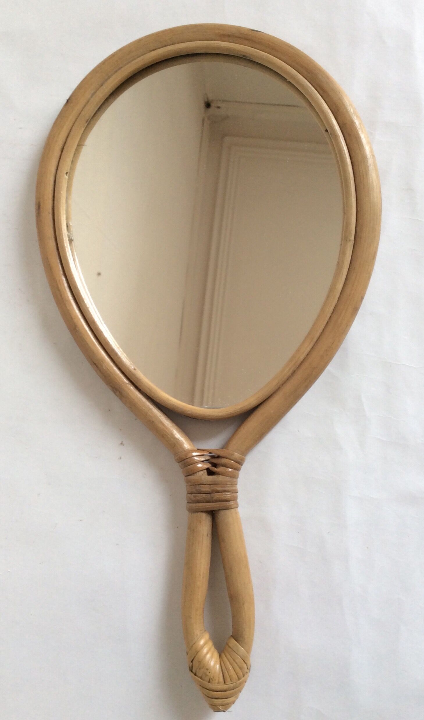 Mirror in rattan, face to hand  36x24cm