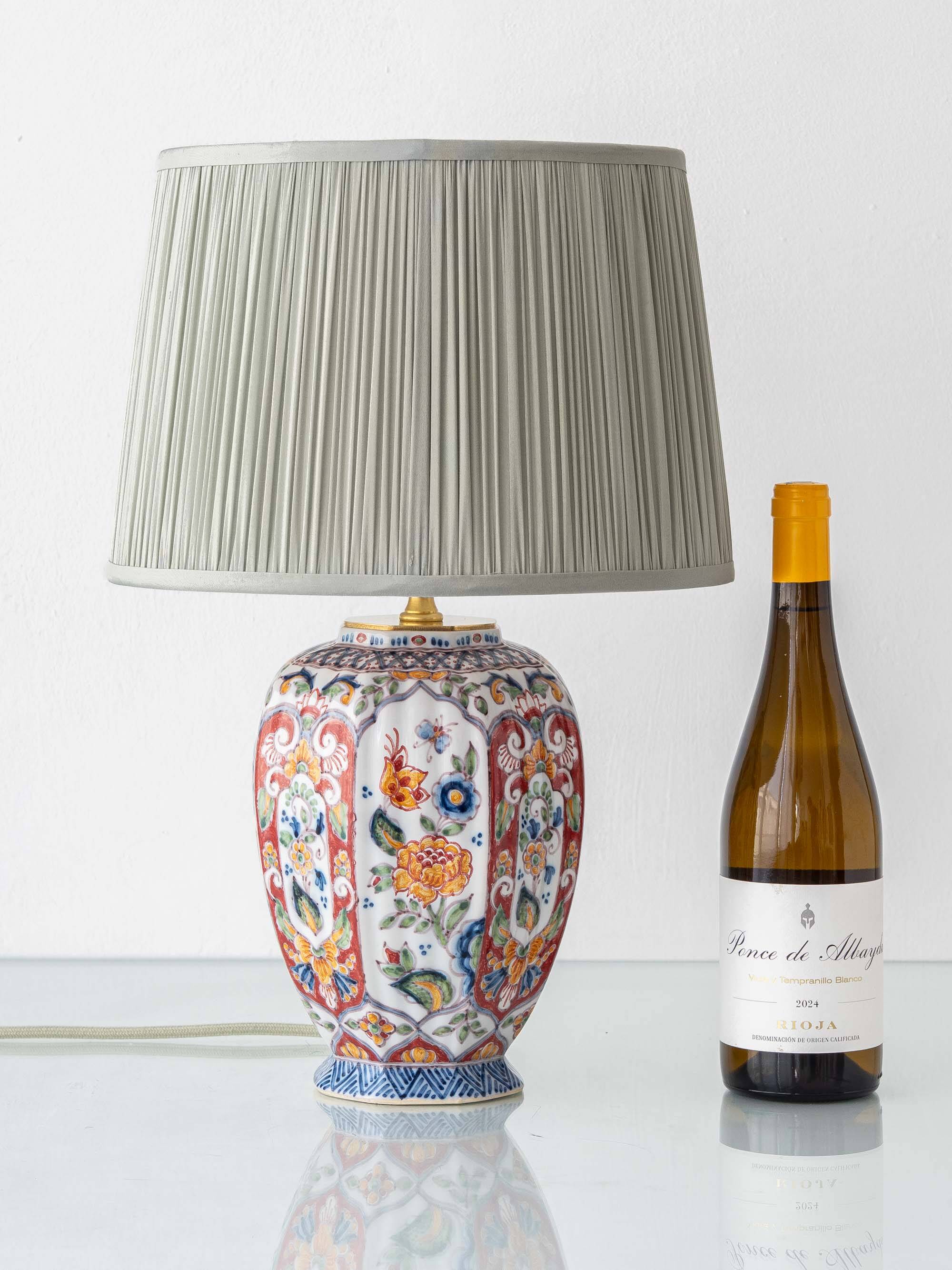 Lampe de table en céramique de style Delft peinte à la main par Altena et Krooyenga Makkum