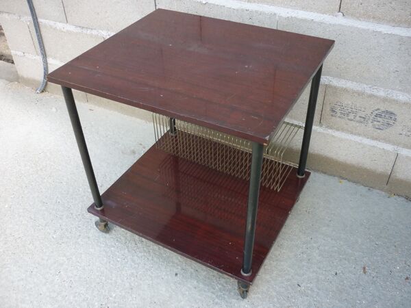Table d'appoint en bois et range disques vintage sur roulettes