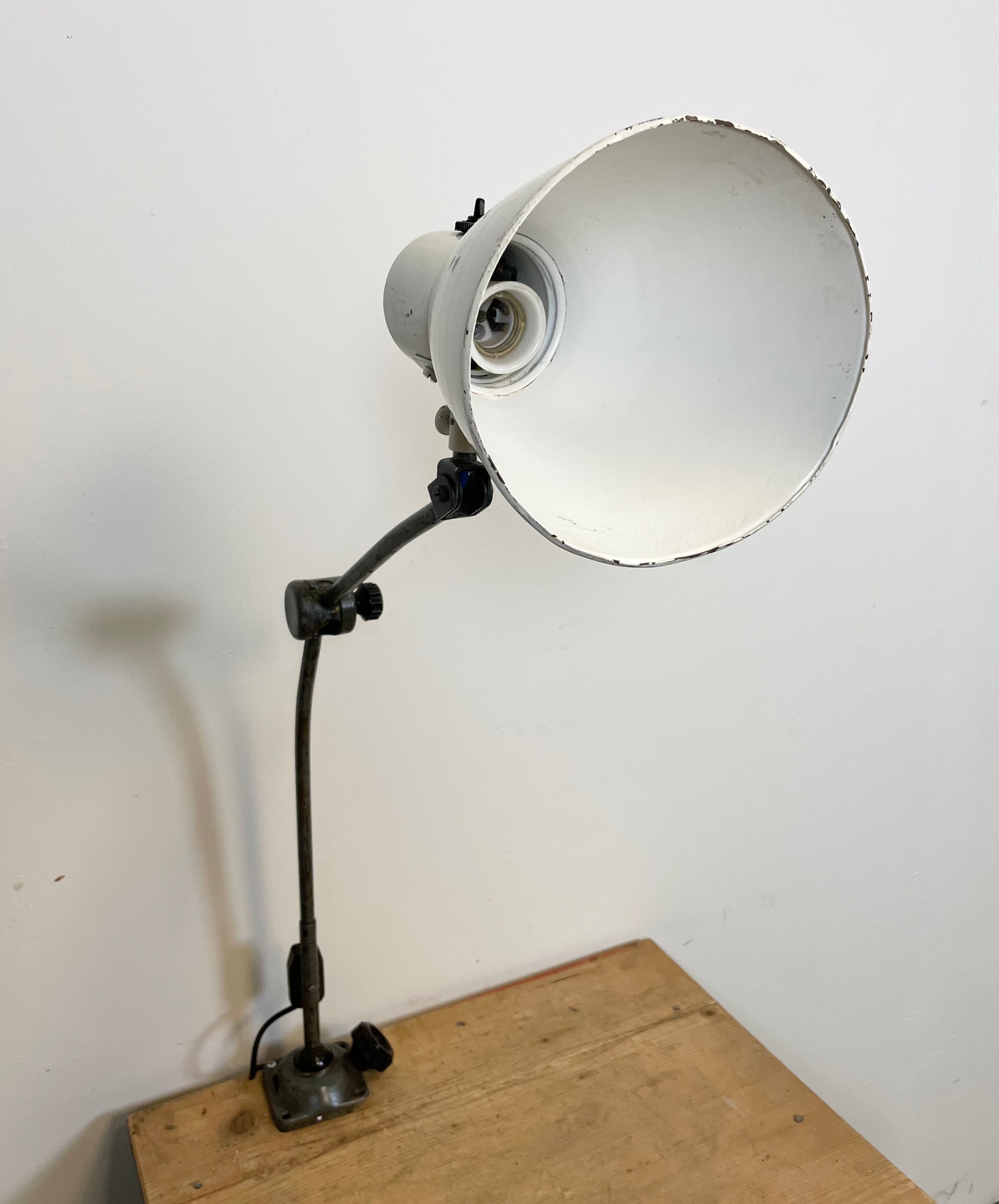 Lampe de table d’atelier industriel années 1960