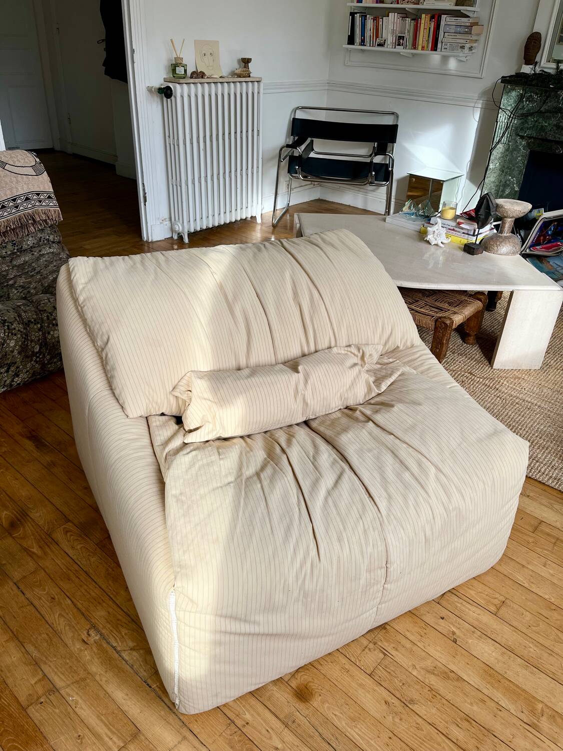 Chauffeuse Plumy Annie Hiéronimus pour Cinna