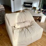 Chauffeuse Plumy Annie Hiéronimus pour Cinna